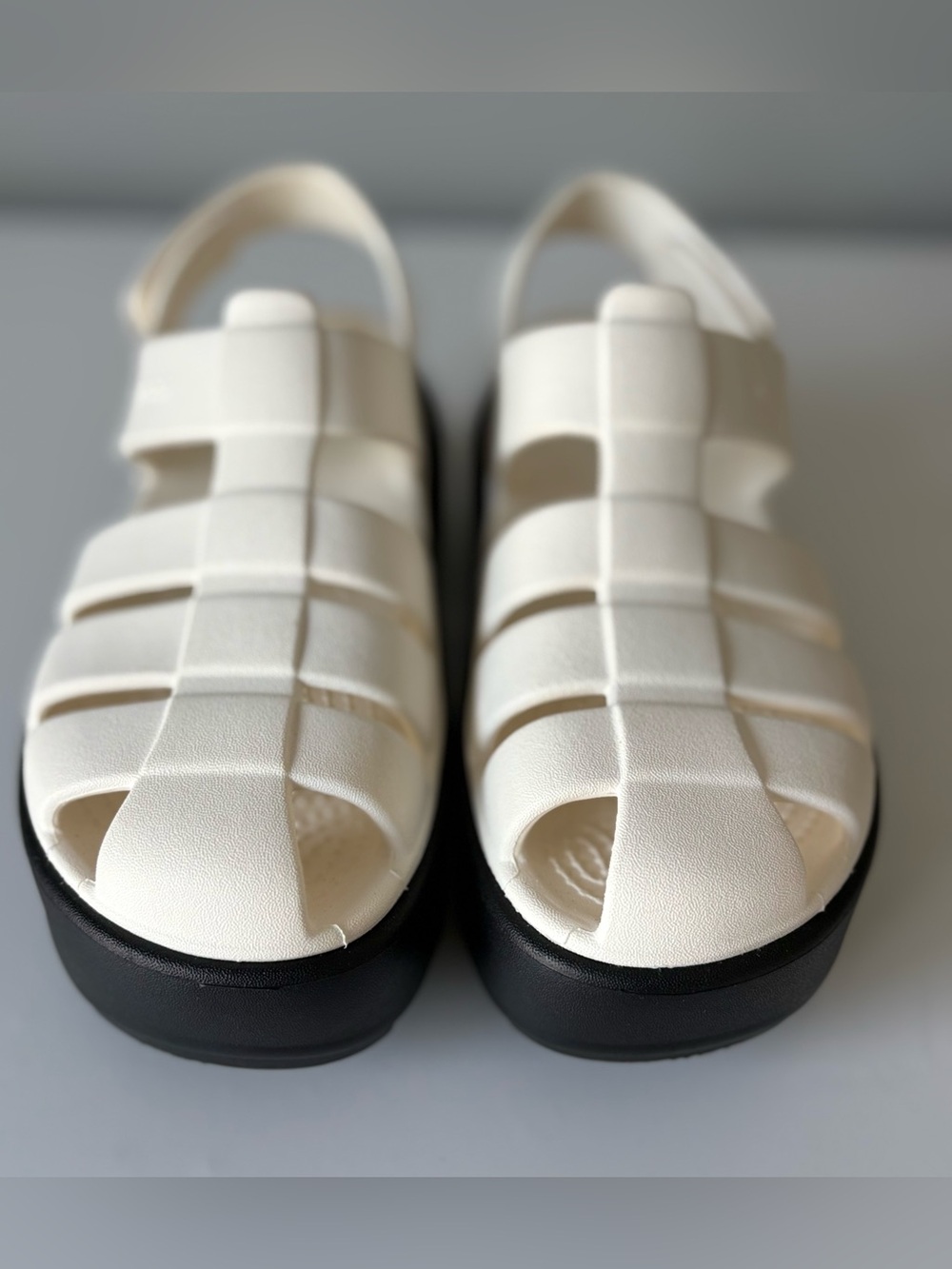 Crocs Women’s Size 7 Stomp Fisherman Sandals Cream Black Platform